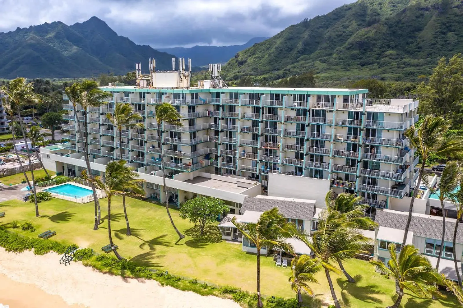 Luxury Beachfront Condo Hau'ula