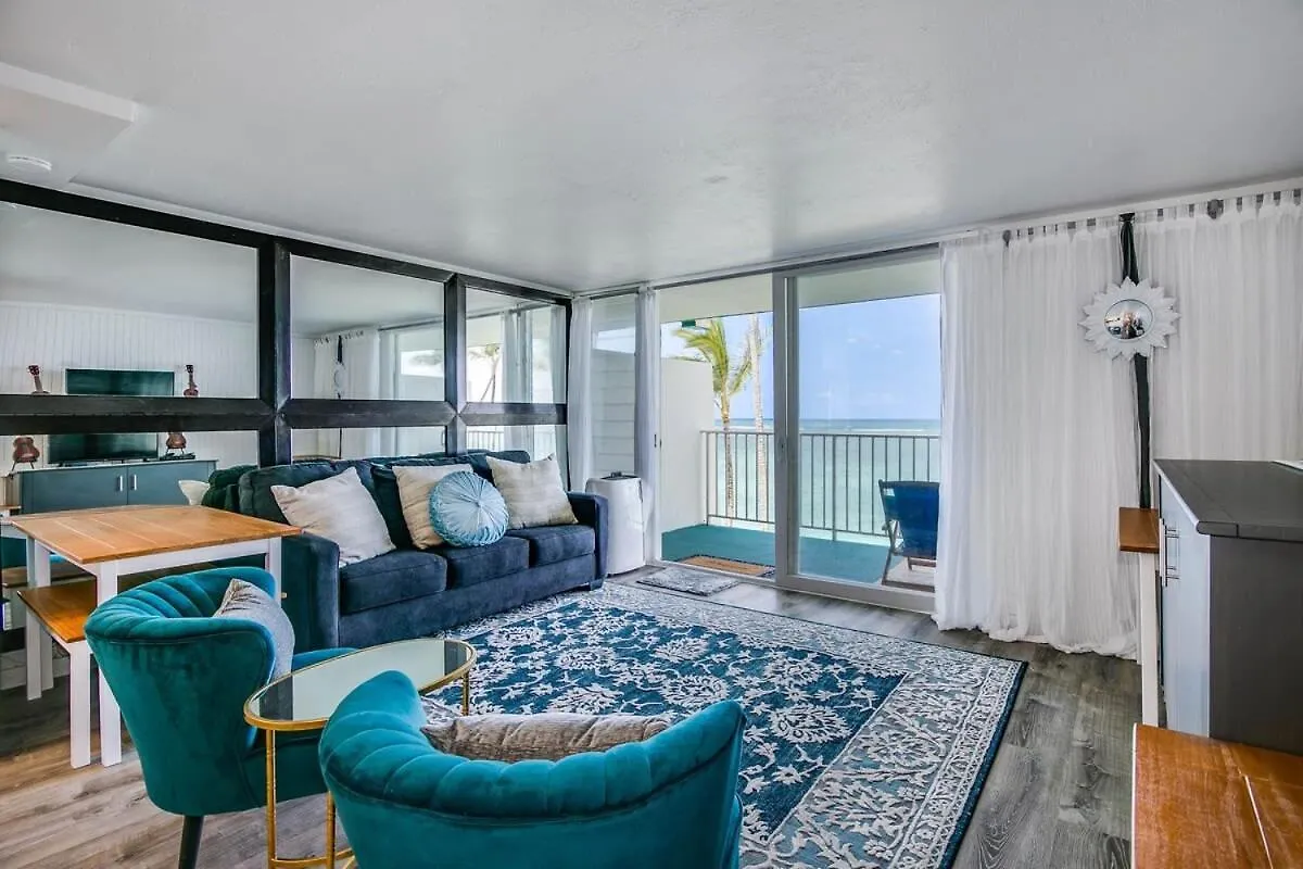 Luxury Beachfront Condo Hau'ula 0*,